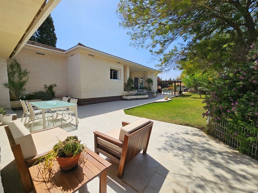 5 soveværelse Villa til salg i La Pobla de Vallbona med swimmingpool - € 875.000 (Ref: 9113284)