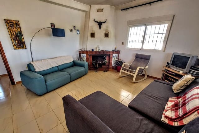 4 bedroom Villa for sale in Vilamarxant / Villamarchante with pool - € 240,000 (Ref: 9127514)