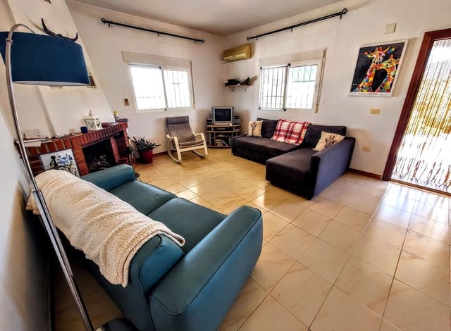 4 bedroom Villa for sale in Vilamarxant / Villamarchante with pool - € 240,000 (Ref: 9127514)