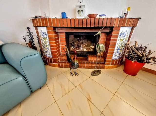 4 bedroom Villa for sale in Vilamarxant / Villamarchante with pool - € 240,000 (Ref: 9127514)