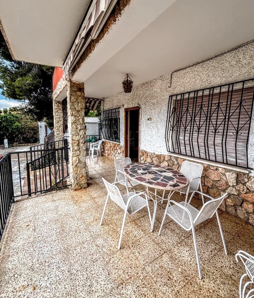 3 soveværelse Villa til salg i Montserrat med swimmingpool - € 159.000 (Ref: 9142383)