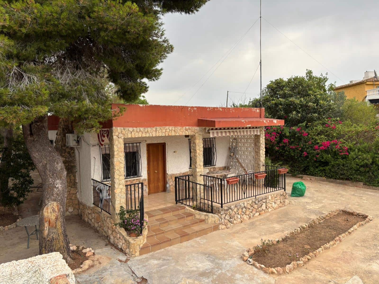 3 soveværelse Villa til salg i Montserrat med swimmingpool - € 159.000 (Ref: 9142383)