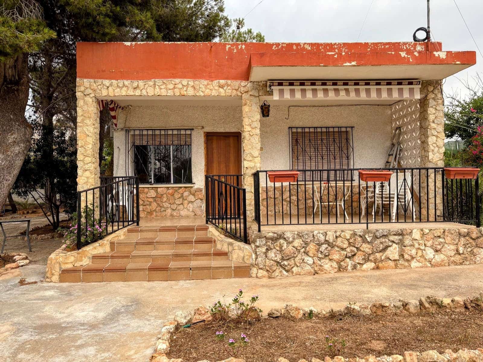 3 soveværelse Villa til salg i Montserrat med swimmingpool - € 159.000 (Ref: 9142383)