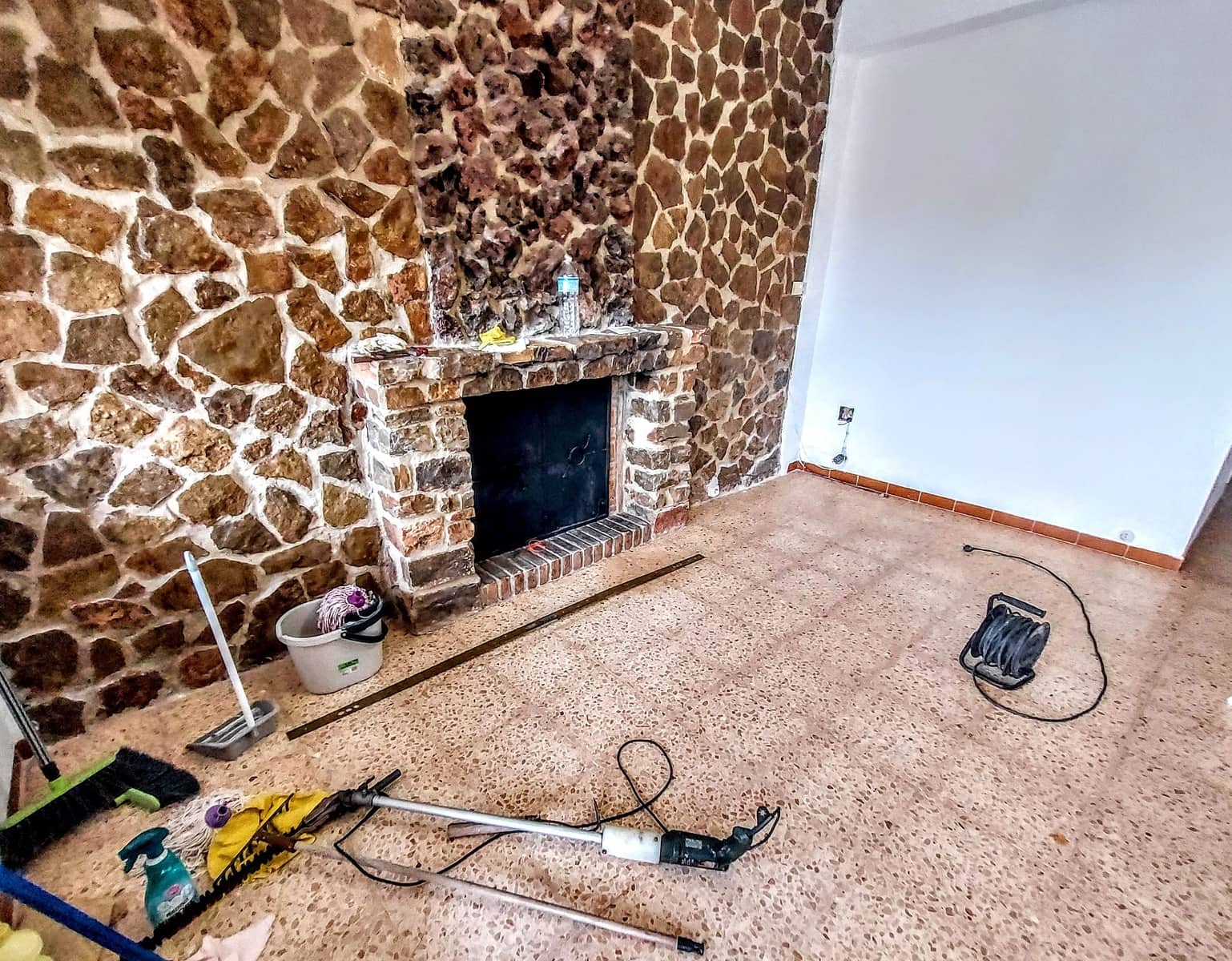 3 soveværelse Villa til salg i Montserrat med swimmingpool - € 159.000 (Ref: 9142383)