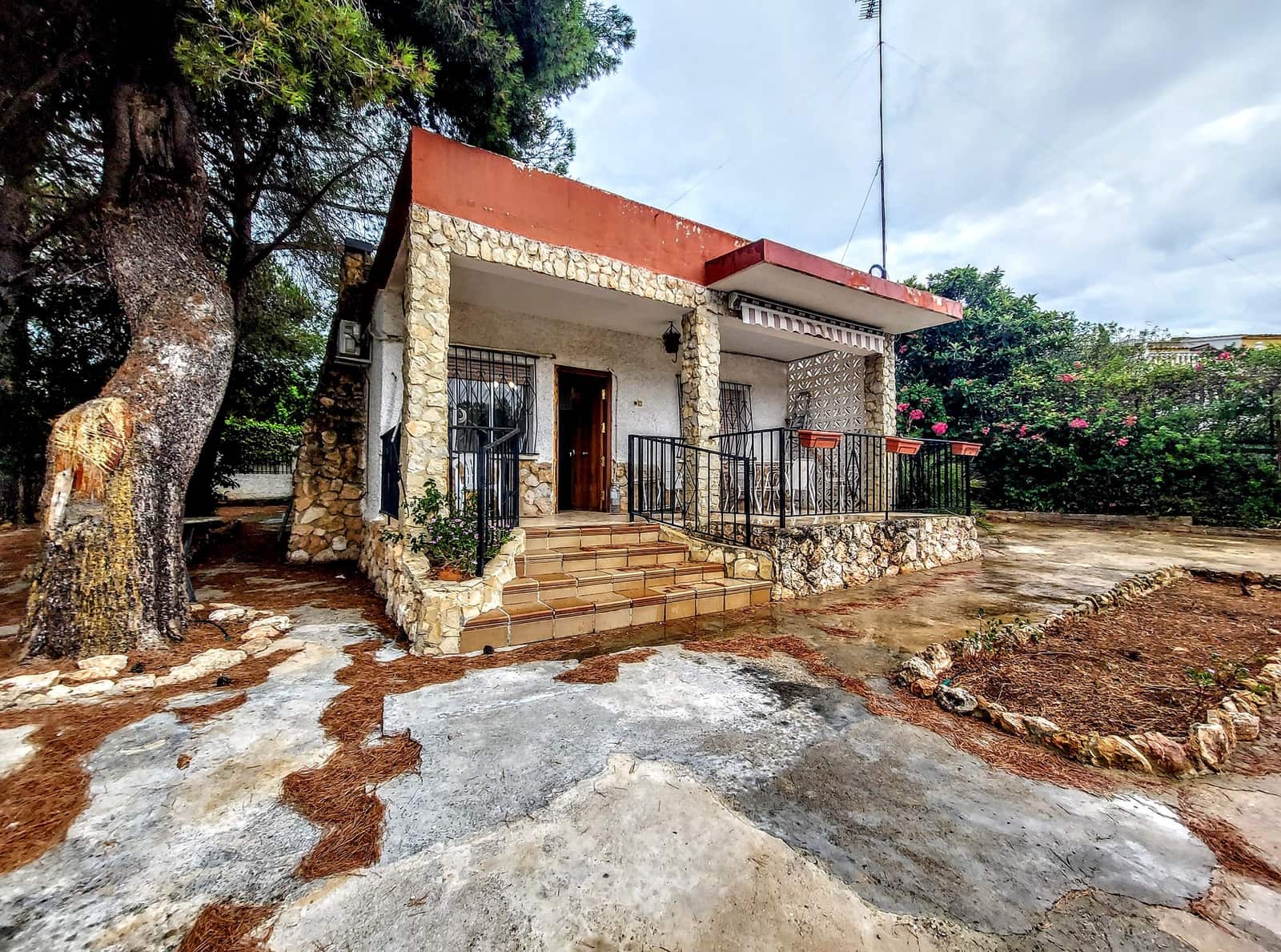 3 soveværelse Villa til salg i Montserrat med swimmingpool - € 159.000 (Ref: 9142383)