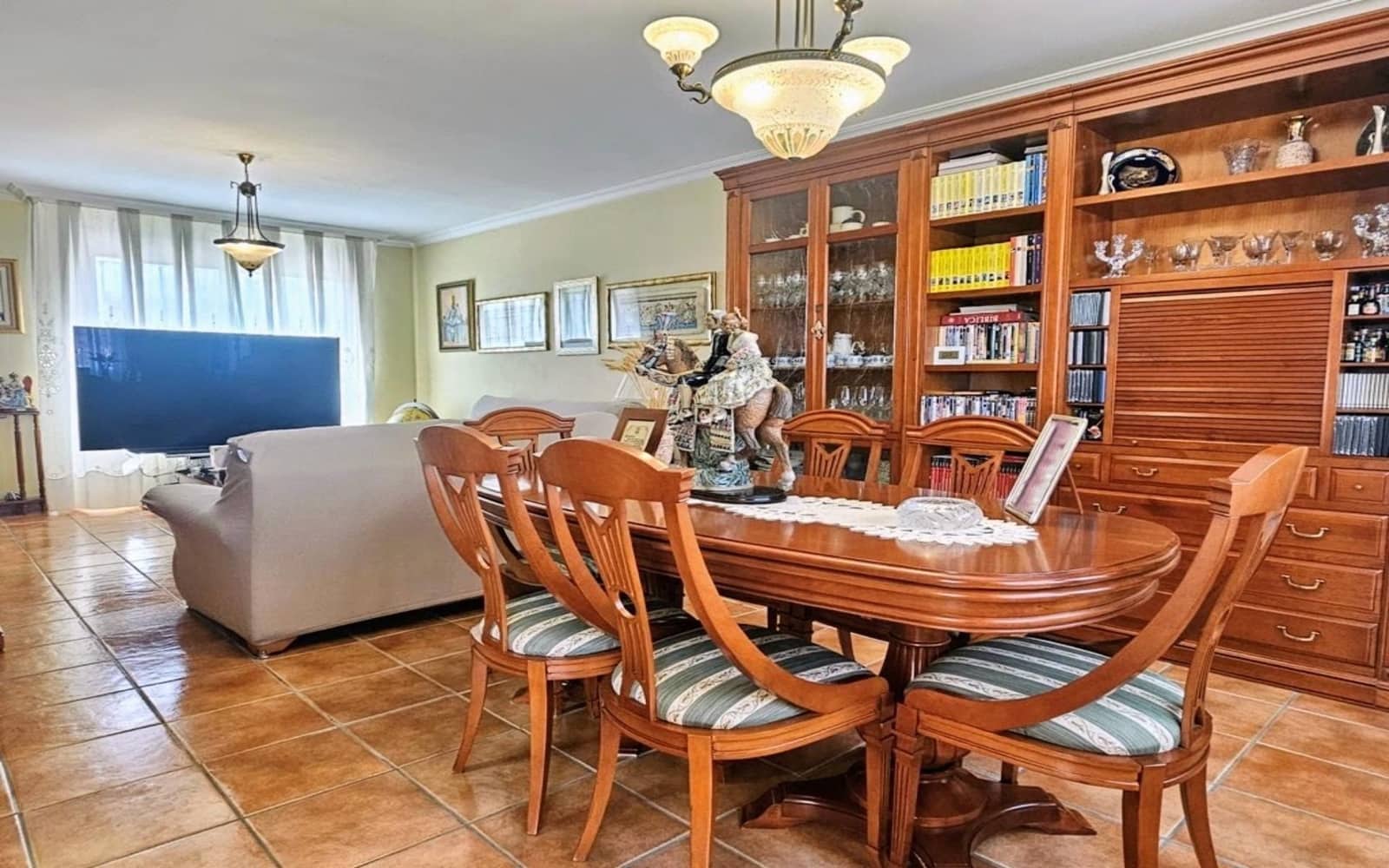 4 sypialnia Willa na sprzedaż w La Pobla de Vallbona z basenem - 575 000 € (Ref: 9153218)