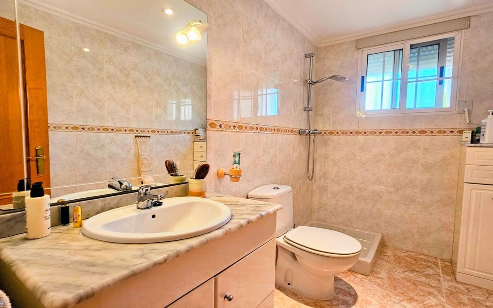 4 sypialnia Willa na sprzedaż w La Pobla de Vallbona z basenem - 575 000 € (Ref: 9153218)