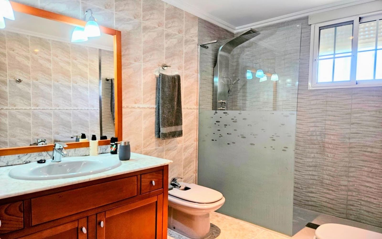 4 sypialnia Willa na sprzedaż w La Pobla de Vallbona z basenem - 575 000 € (Ref: 9153218)