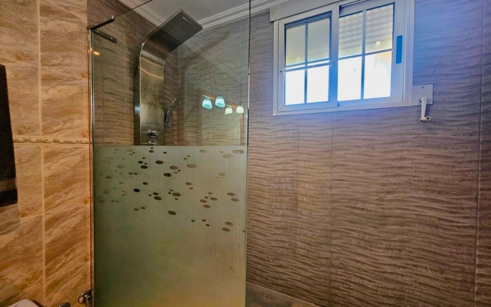 4 sypialnia Willa na sprzedaż w La Pobla de Vallbona z basenem - 575 000 € (Ref: 9153218)