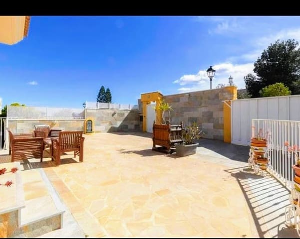 4 bedroom Villa for sale in Montroy with pool - € 289,000 (Ref: 9162948)