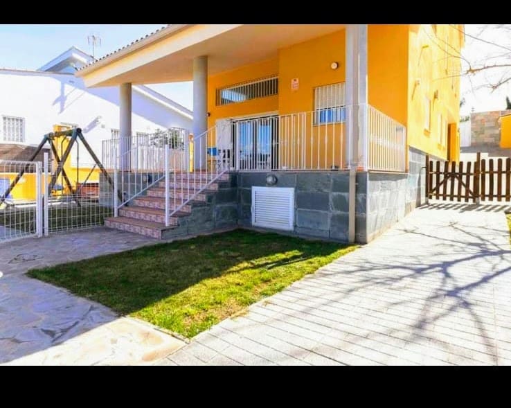 4 slaapkamer Villa te koop in Montroy met zwembad - € 289.000 (Ref: 9162948)