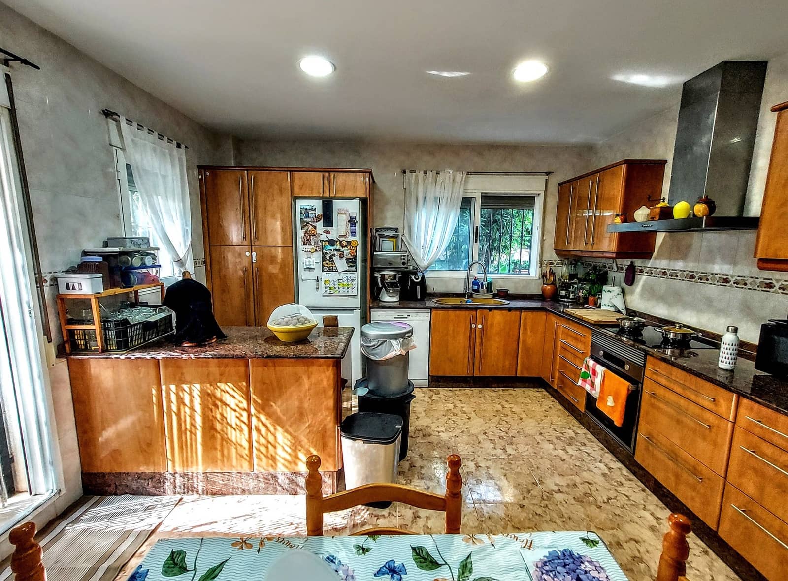 5 bedroom Villa for sale in Estivella with pool - € 460,000 (Ref: 9194976)