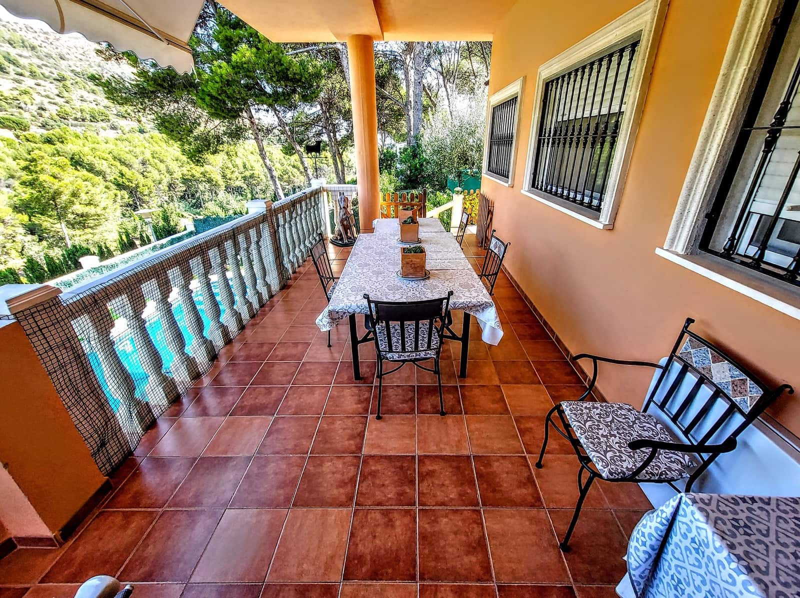 5 bedroom Villa for sale in Estivella with pool - € 460,000 (Ref: 9194976)