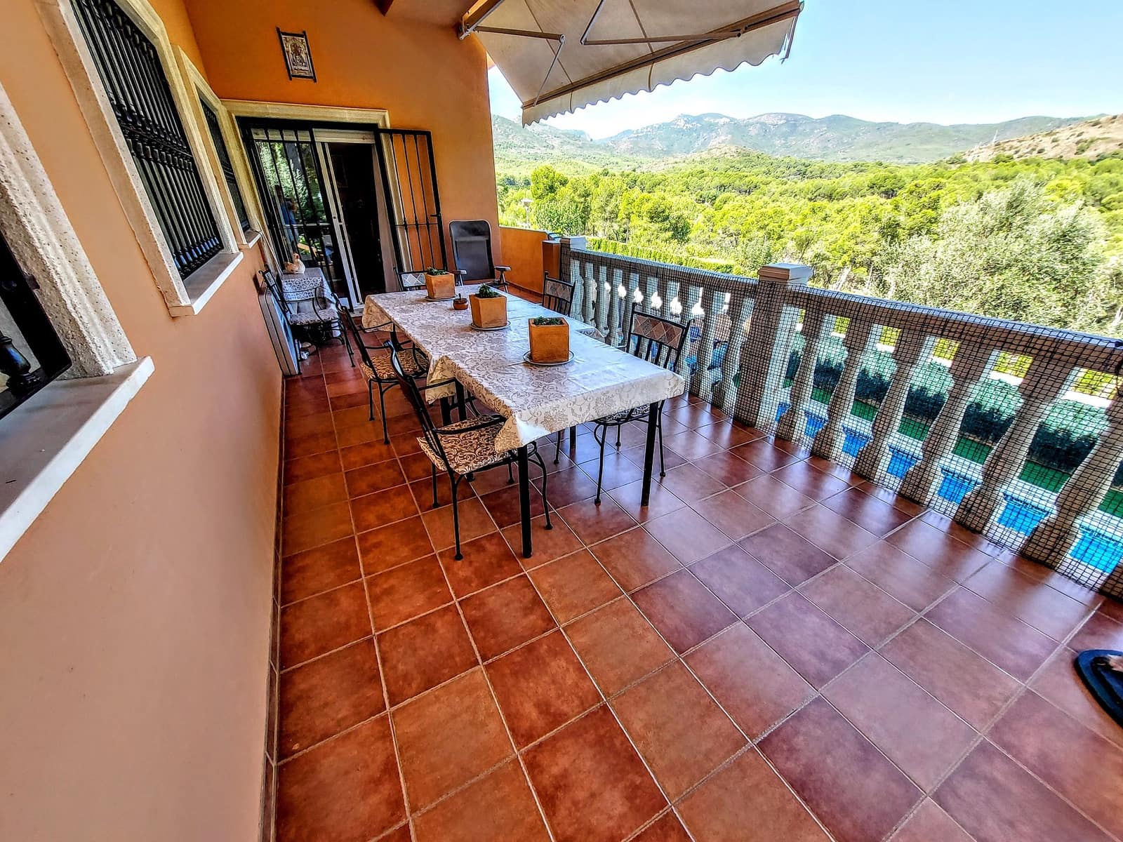 5 bedroom Villa for sale in Estivella with pool - € 460,000 (Ref: 9194976)