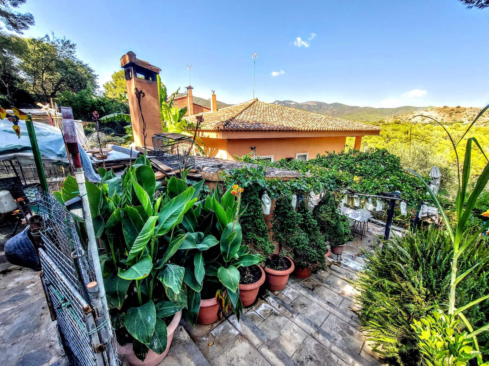 5 bedroom Villa for sale in Estivella with pool - € 460,000 (Ref: 9194976)