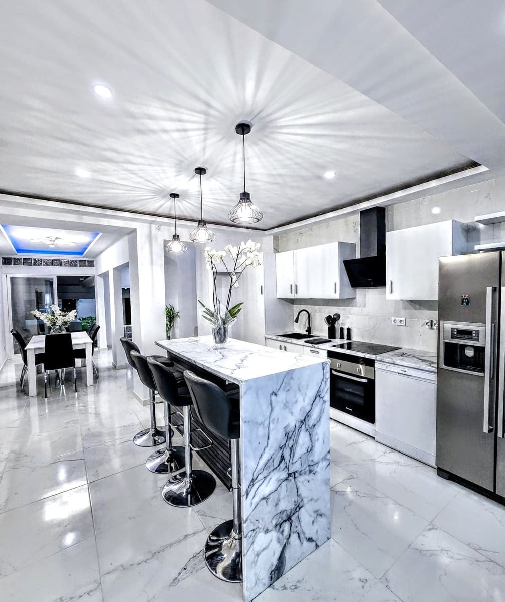 5 bedroom Villa for sale in Alginet with pool - € 230,000 (Ref: 9296323)