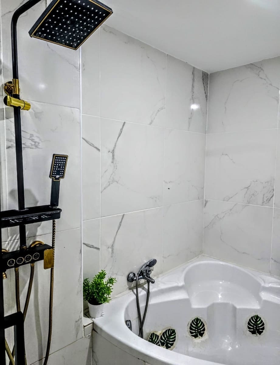 5 bedroom Villa for sale in Alginet with pool - € 230,000 (Ref: 9296323)