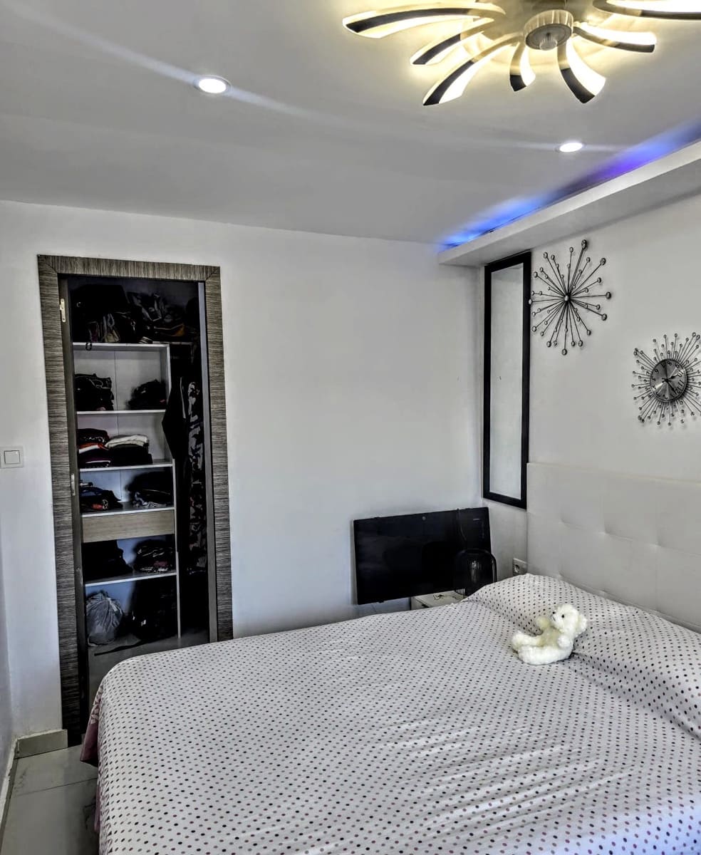 5 bedroom Villa for sale in Alginet with pool - € 230,000 (Ref: 9296323)