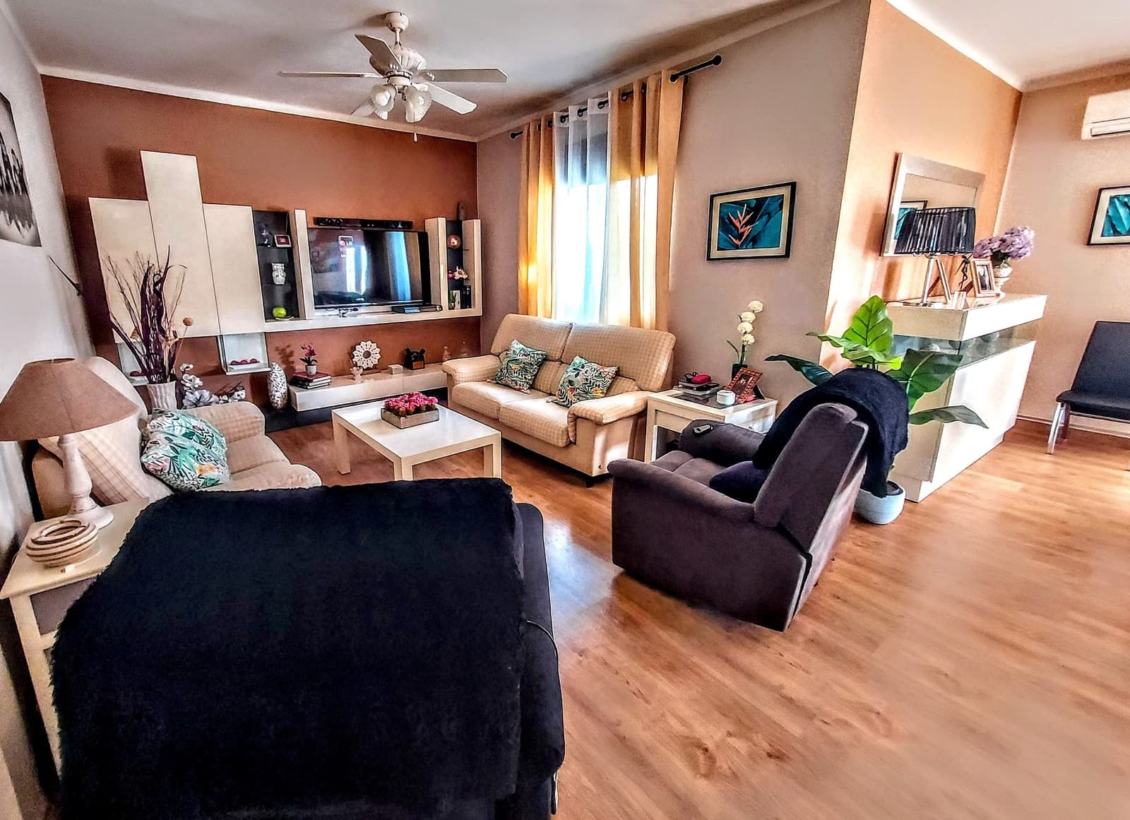 6 soveværelse Villa til salg i Montserrat med swimmingpool - € 590.000 (Ref: 9300705)