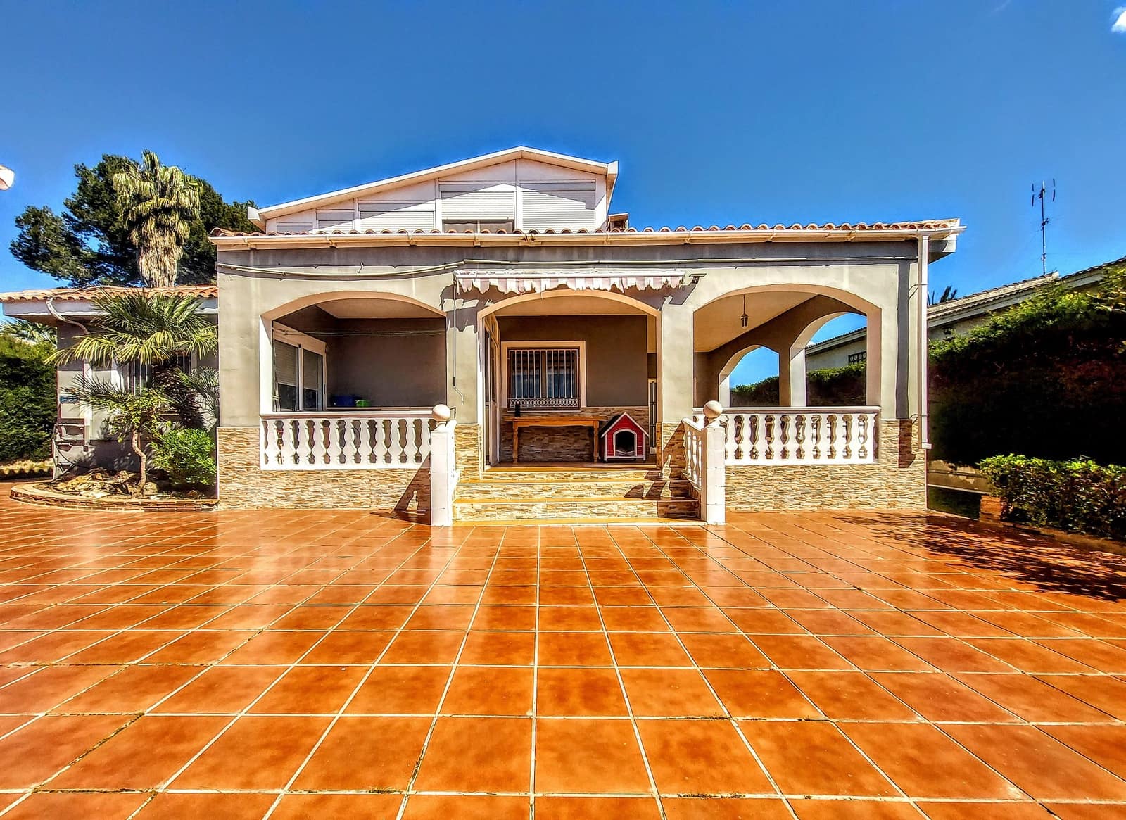 6 soveværelse Villa til salg i Montserrat med swimmingpool - € 590.000 (Ref: 9300705)