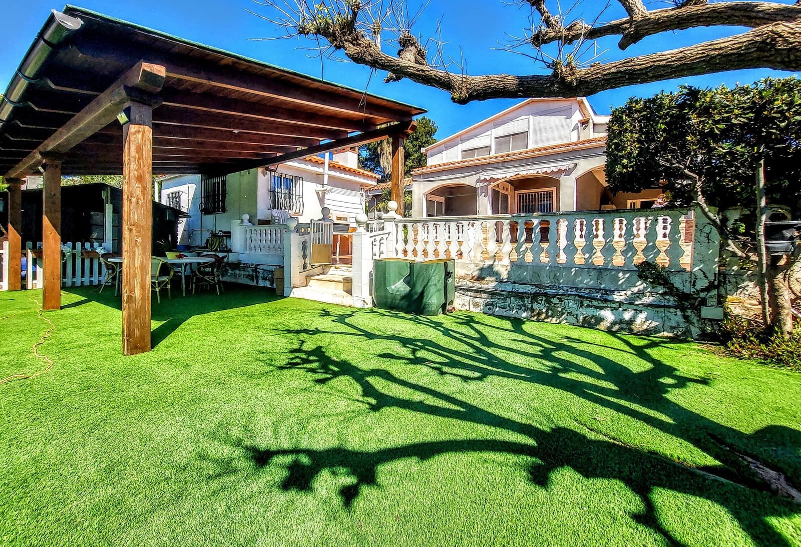 6 soveværelse Villa til salg i Montserrat med swimmingpool - € 590.000 (Ref: 9300705)