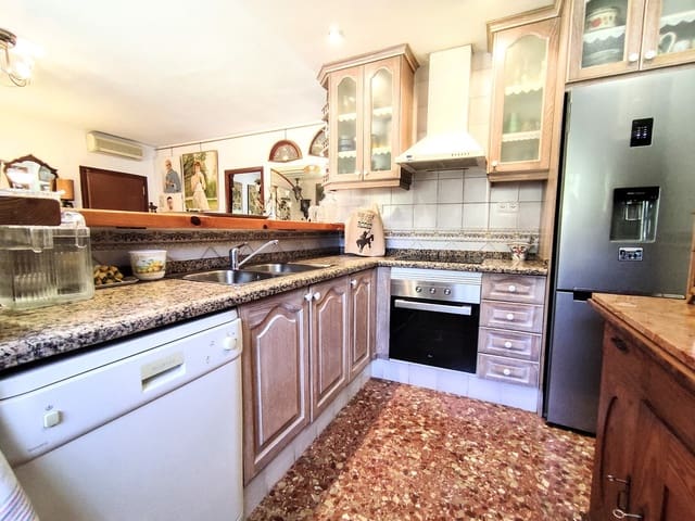 4 Zimmer Villa zu verkaufen in Gandia mit Pool - 299.000 € (Ref: 9300715)