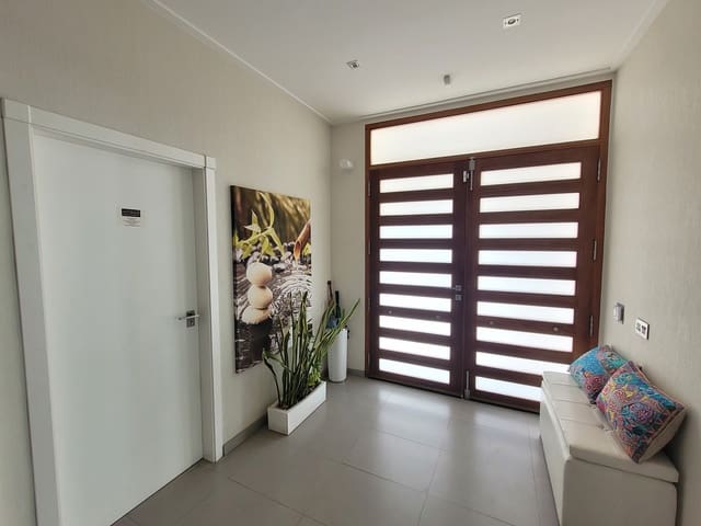 4 soveværelse Villa til salg i Montserrat med swimmingpool - € 550.000 (Ref: 9300718)