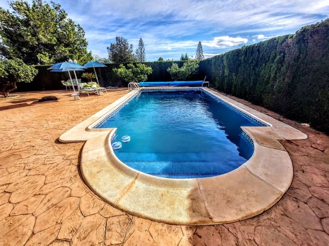 4 bedroom Villa for sale in Montroy with pool - € 205,000 (Ref: 9330236)