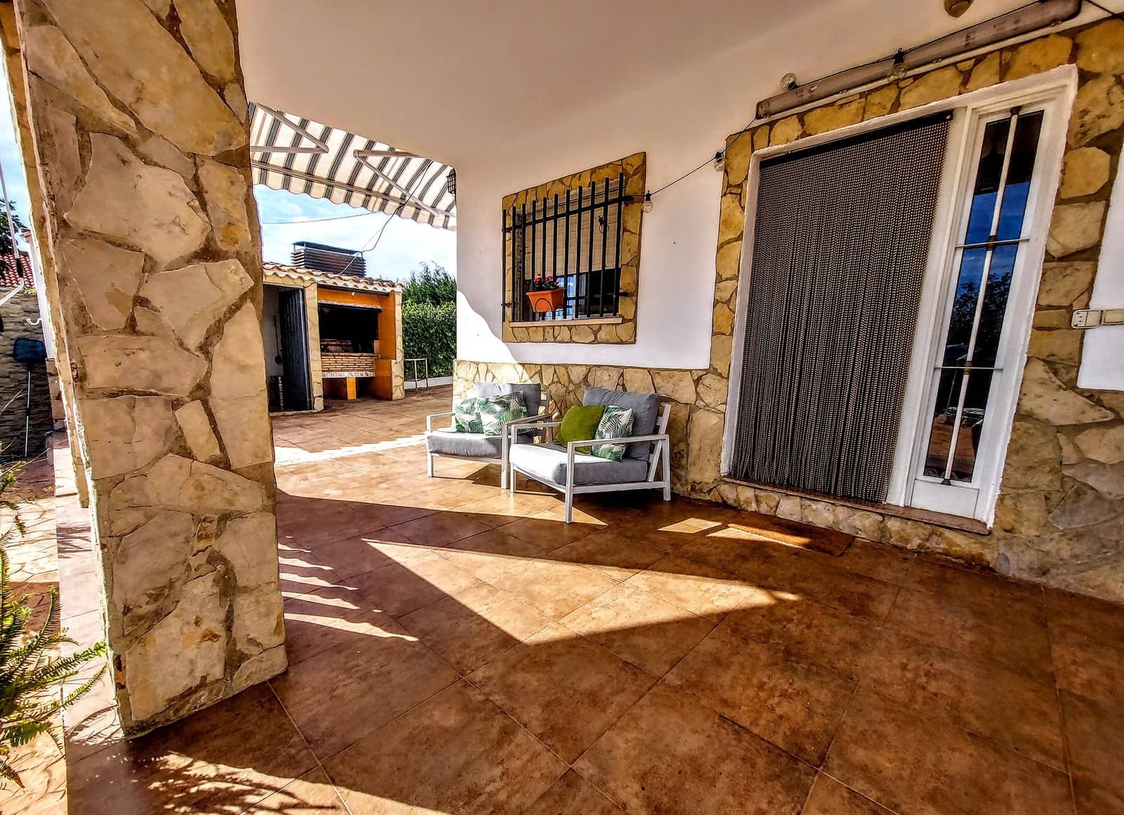 4 soveværelse Villa til salg i Montroy med swimmingpool - € 205.000 (Ref: 9330236)