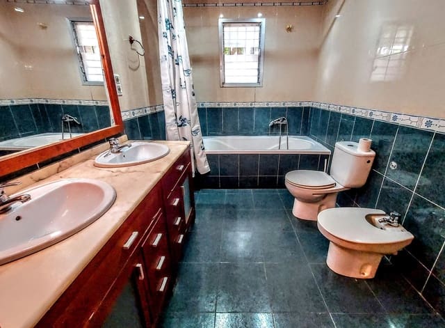 3 soveværelse Villa til salg i Montserrat med swimmingpool - € 135.000 (Ref: 9330237)