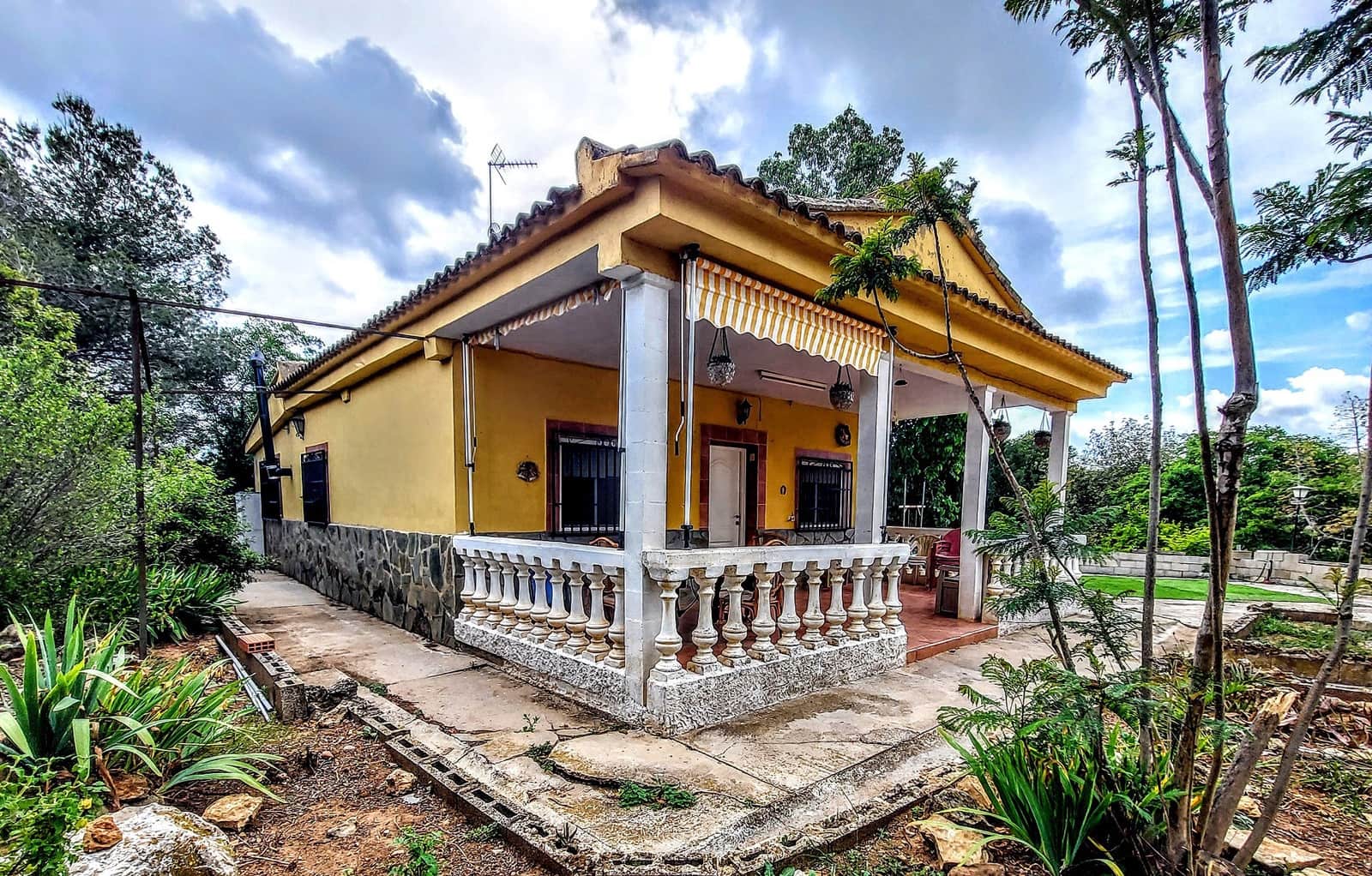 3 soveværelse Villa til salg i Montserrat med swimmingpool - € 135.000 (Ref: 9330237)