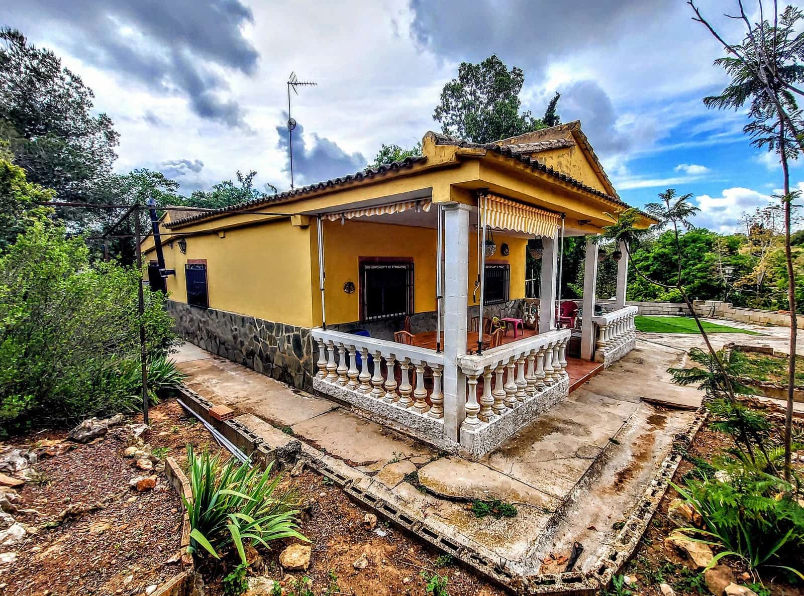 3 soveværelse Villa til salg i Montserrat med swimmingpool - € 135.000 (Ref: 9330237)