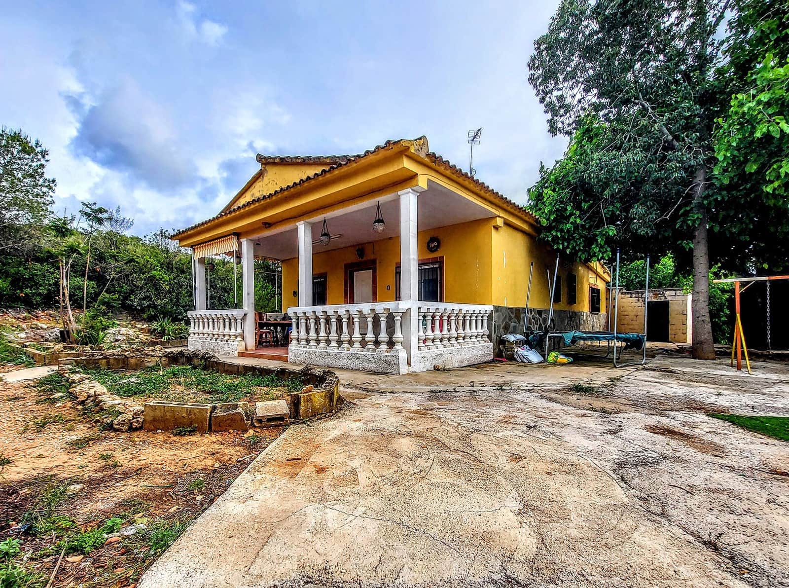 3 soveværelse Villa til salg i Montserrat med swimmingpool - € 135.000 (Ref: 9330237)