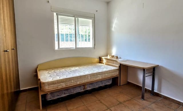 4 bedroom Villa for sale in Montroy with pool - € 255,000 (Ref: 9330238)