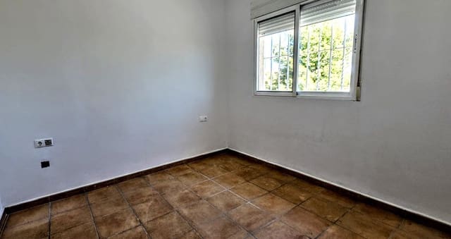 4 bedroom Villa for sale in Montroy with pool - € 255,000 (Ref: 9330238)