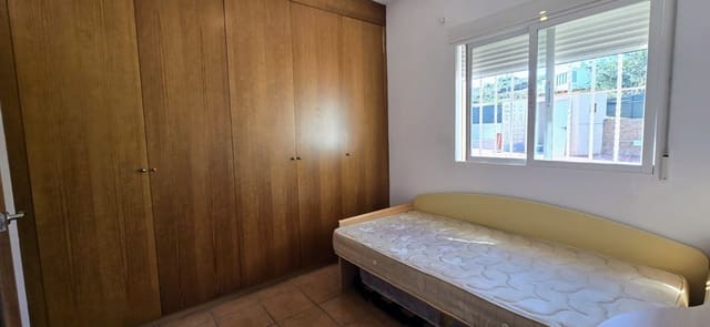 4 bedroom Villa for sale in Montroy with pool - € 255,000 (Ref: 9330238)