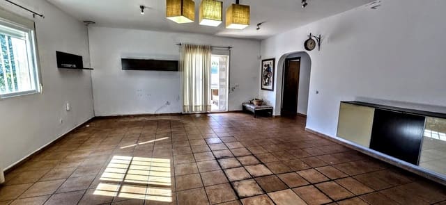 4 bedroom Villa for sale in Montroy with pool - € 255,000 (Ref: 9330238)