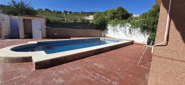 4 bedroom Villa for sale in Montroy with pool - € 255,000 (Ref: 9330238)