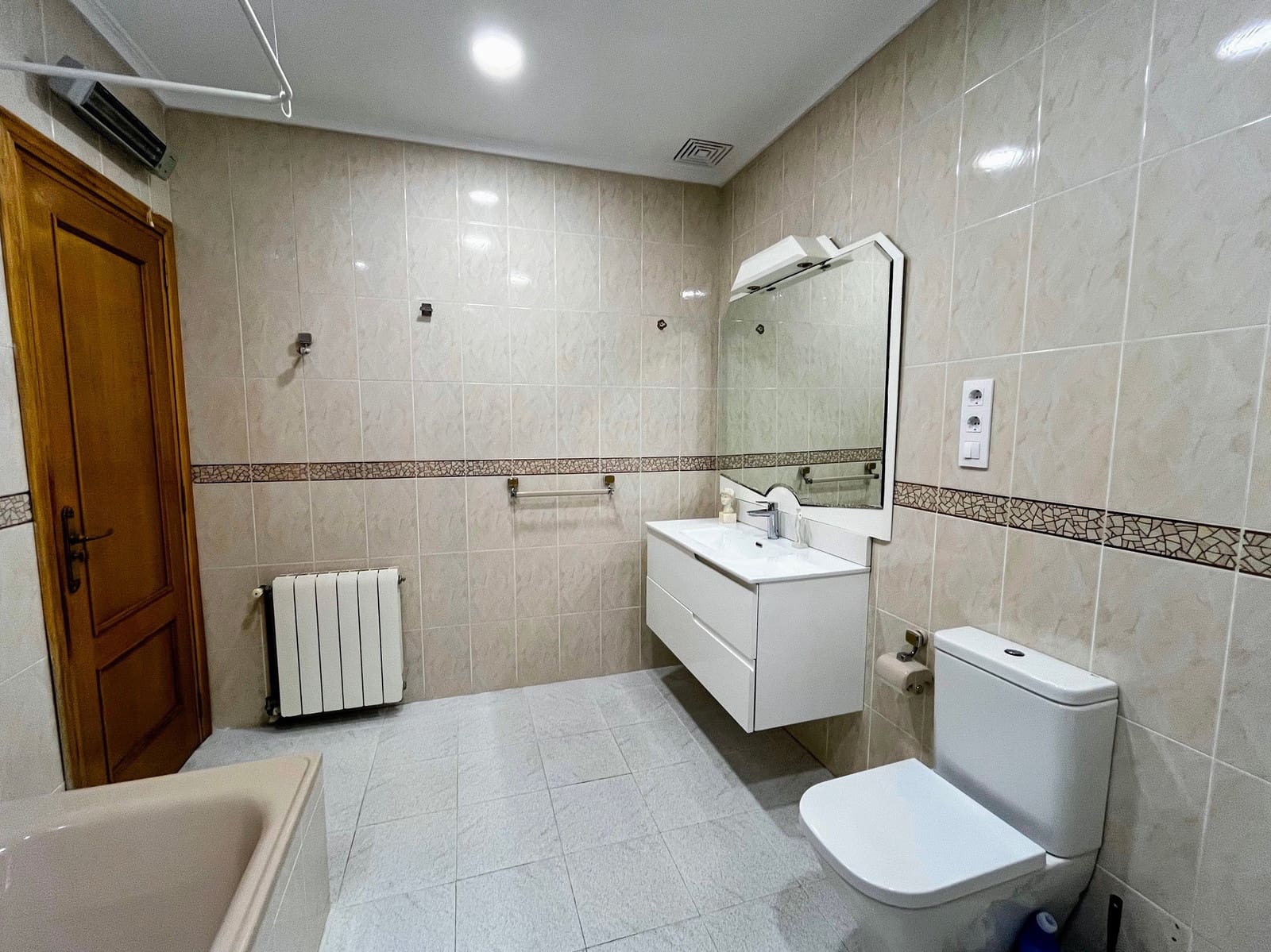 5 makuuhuone Omakotitalo myytävänä paikassa Paterna - 435 000 € (Ref: 9340812)