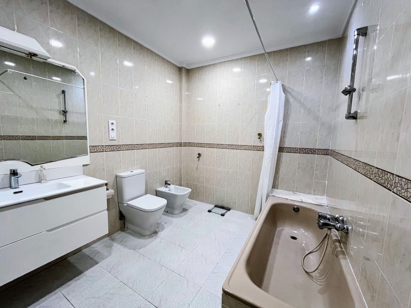 5 makuuhuone Omakotitalo myytävänä paikassa Paterna - 435 000 € (Ref: 9340812)