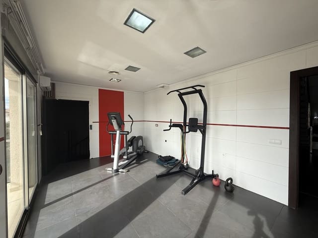 7 bedroom Villa for sale in Alginet with pool - € 499,000 (Ref: 9343201)