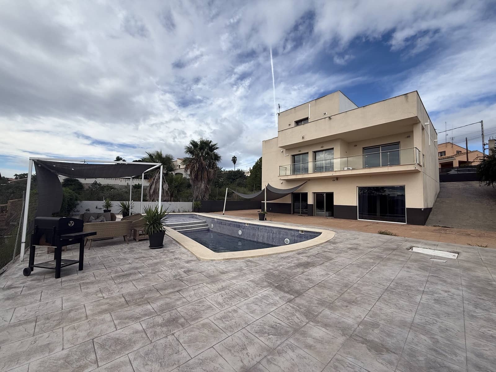 7 bedroom Villa for sale in Alginet with pool - € 499,000 (Ref: 9343201)