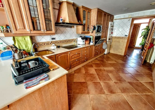 4 soveværelse Villa til salg i Montserrat med swimmingpool - € 550.000 (Ref: 9347014)