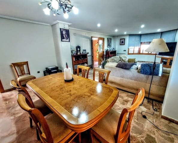 4 soveværelse Villa til salg i Montserrat med swimmingpool - € 550.000 (Ref: 9347014)