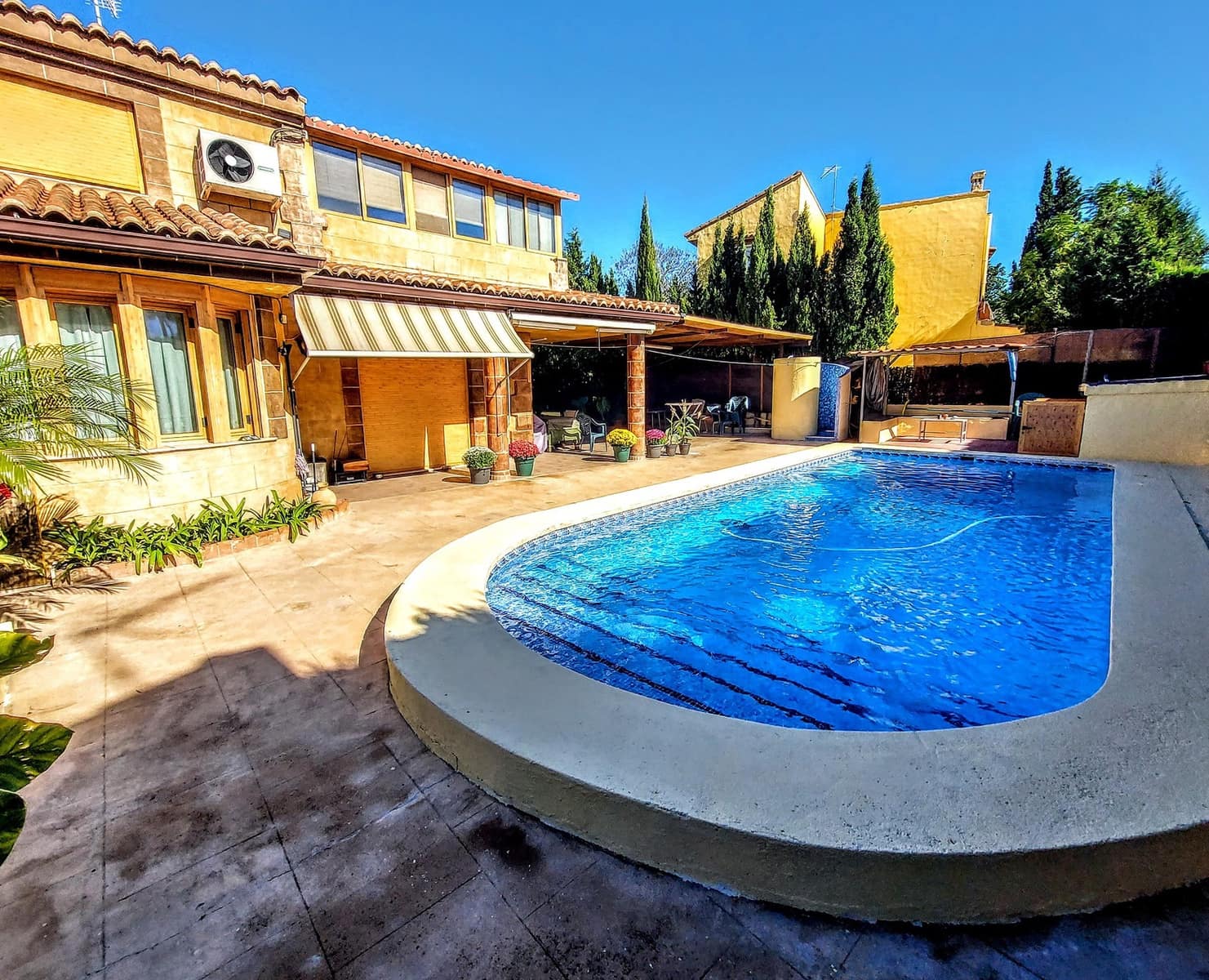 4 soveværelse Villa til salg i Montserrat med swimmingpool - € 550.000 (Ref: 9347014)