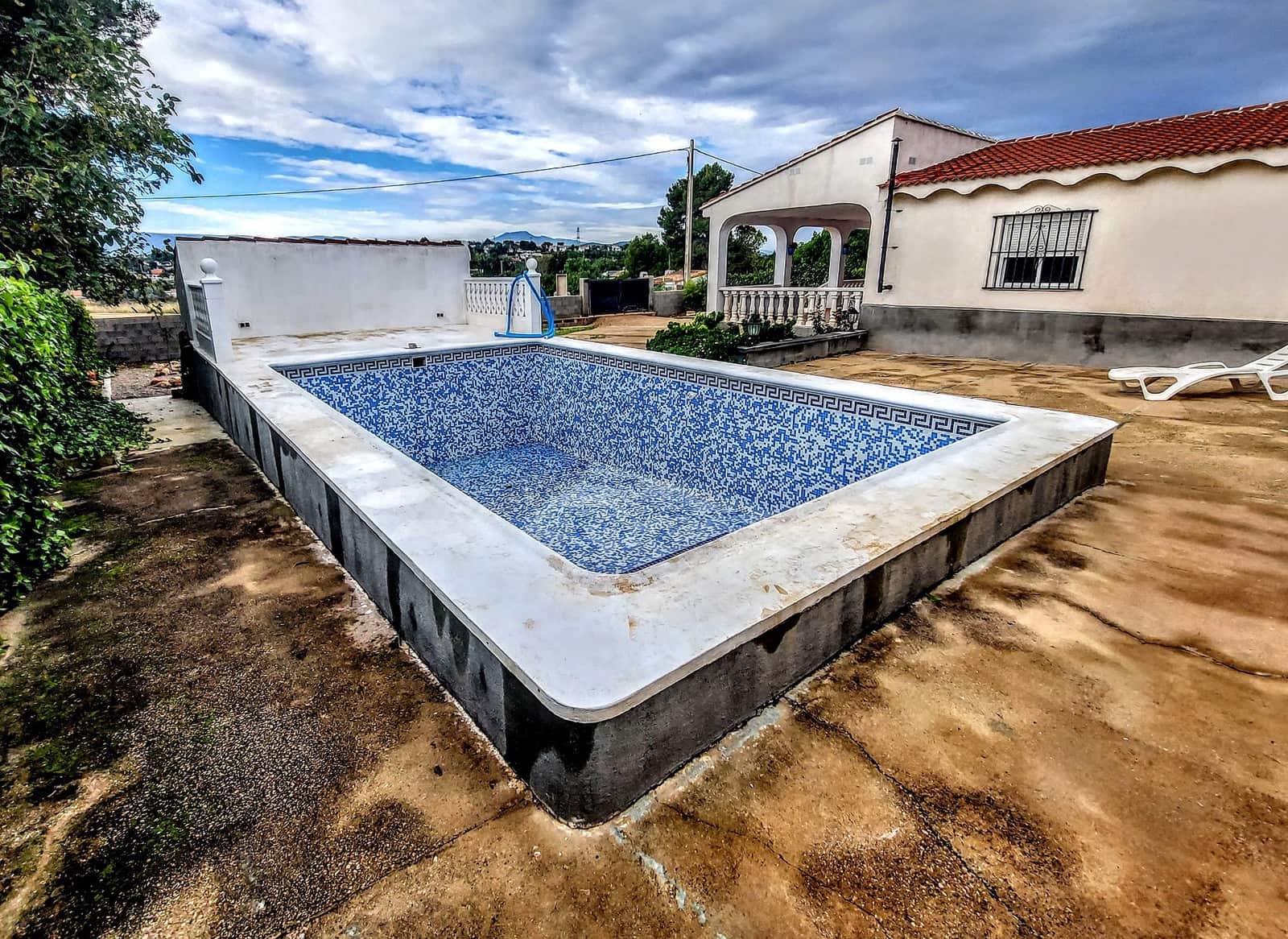 3 soveværelse Villa til salg i Montroy med swimmingpool - € 170.000 (Ref: 9358965)