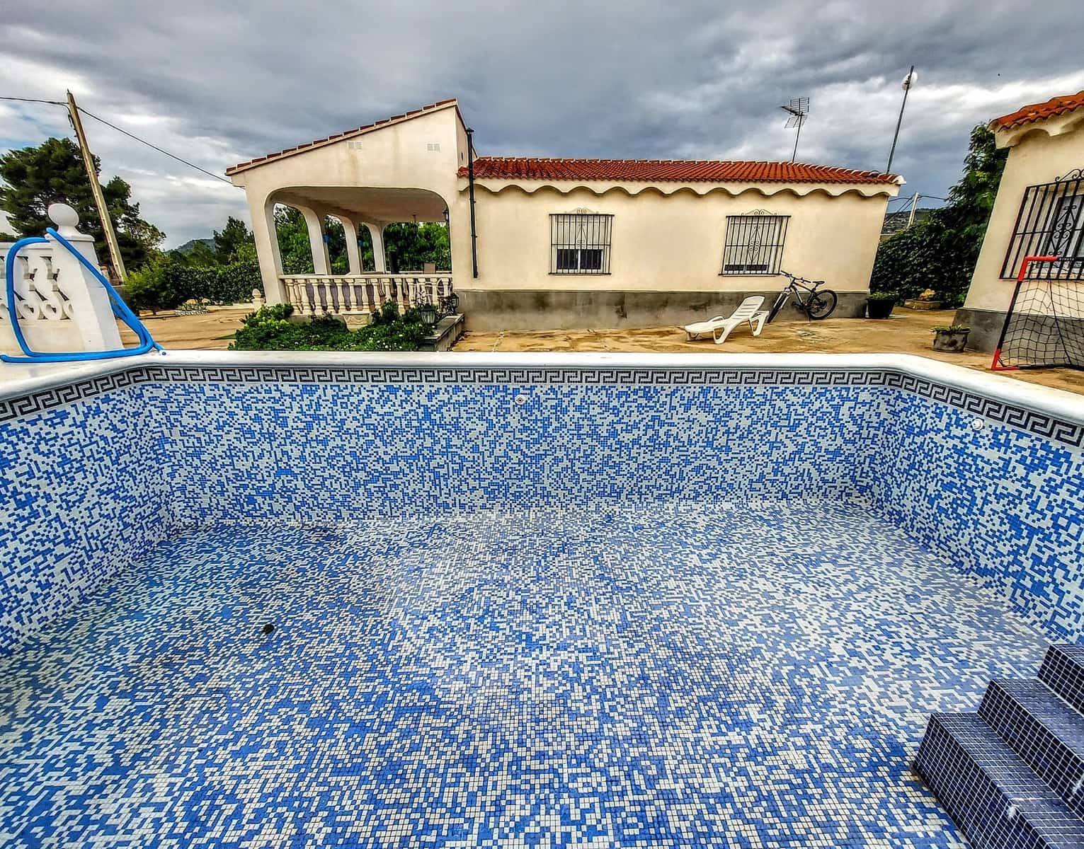 3 soveværelse Villa til salg i Montroy med swimmingpool - € 170.000 (Ref: 9358965)