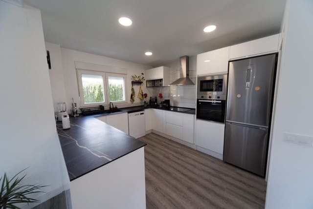 4 bedroom Villa for sale in Lliria with pool - € 590,000 (Ref: 9398237)