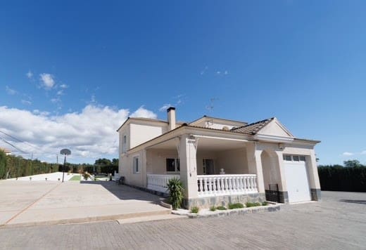 4 bedroom Villa for sale in Lliria with pool - € 590,000 (Ref: 9398237)