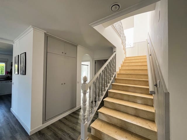 4 bedroom Villa for sale in Llíria with pool - € 590,000 (Ref: 9398237)